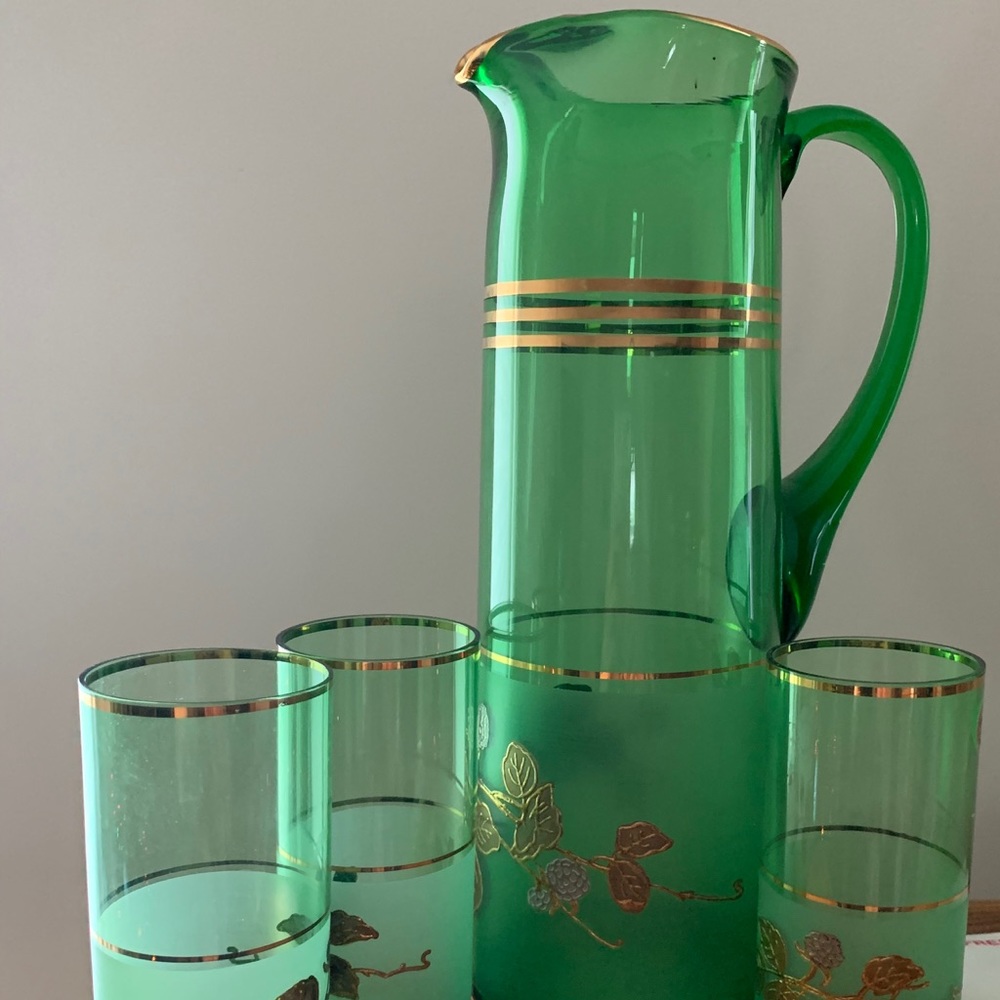 Decorative items w beautiful gold inlays designs